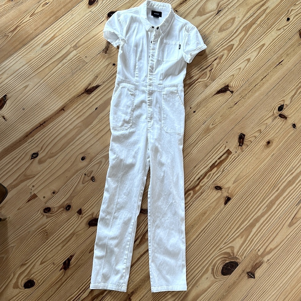 NWOT WHITE JUMPSUIT SIZE M

ATWYLD - Pit Crew Jumpsuit

Never worn!